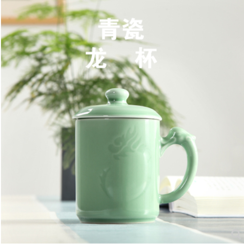 青瓷龙纹杯