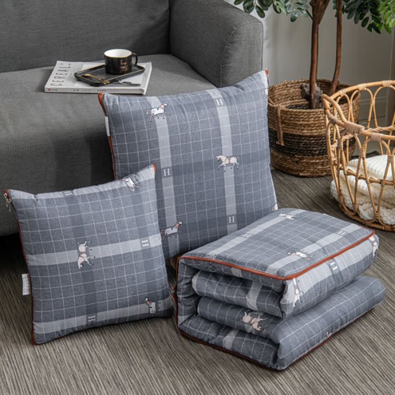 啄木鸟磨毛印花抱枕被-温驰