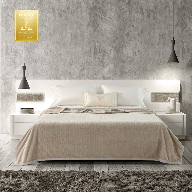 啄木鸟7D雕花牛奶绒毯-维伯