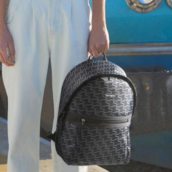 新秀丽印花双肩包