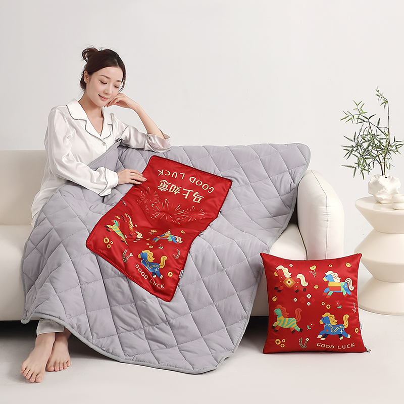 宏石家紡“馬上如意”鴻運(yùn)抱枕被