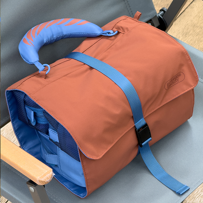 環(huán)保禮品又見(jiàn)美物回彩系列魔方手拎洗漱包EB1616