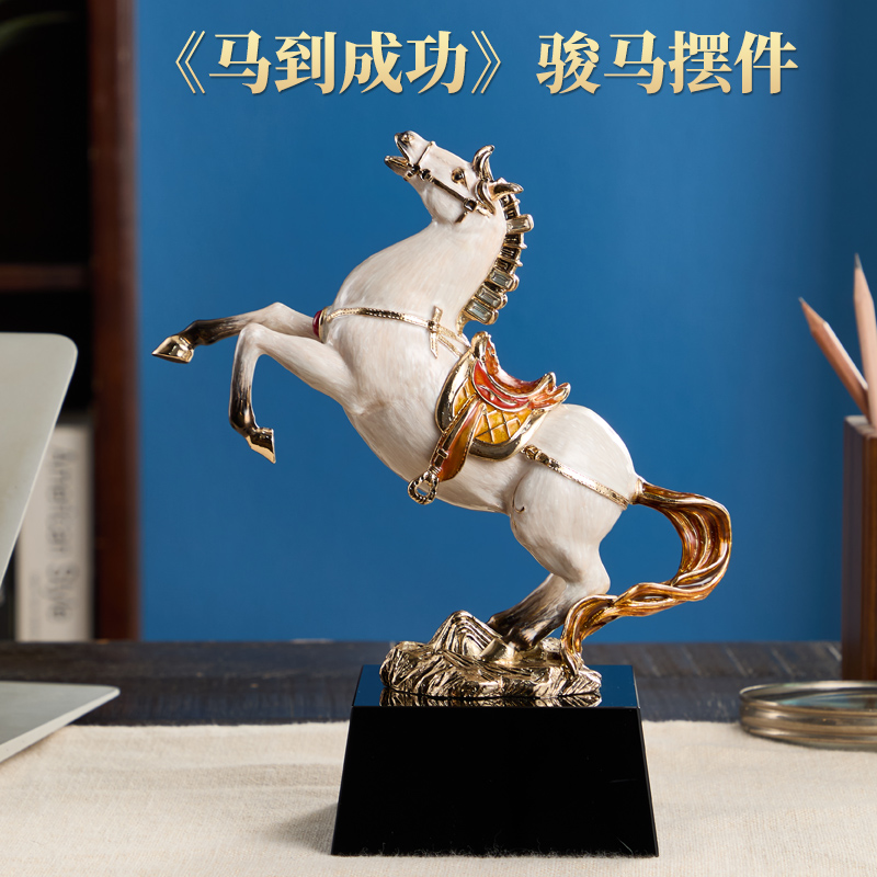 立馬成功紅色/白色年終商務(wù)禮品