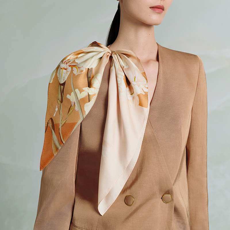 秋语丝月-双面印花小方巾万事利2026春夏专柜新品