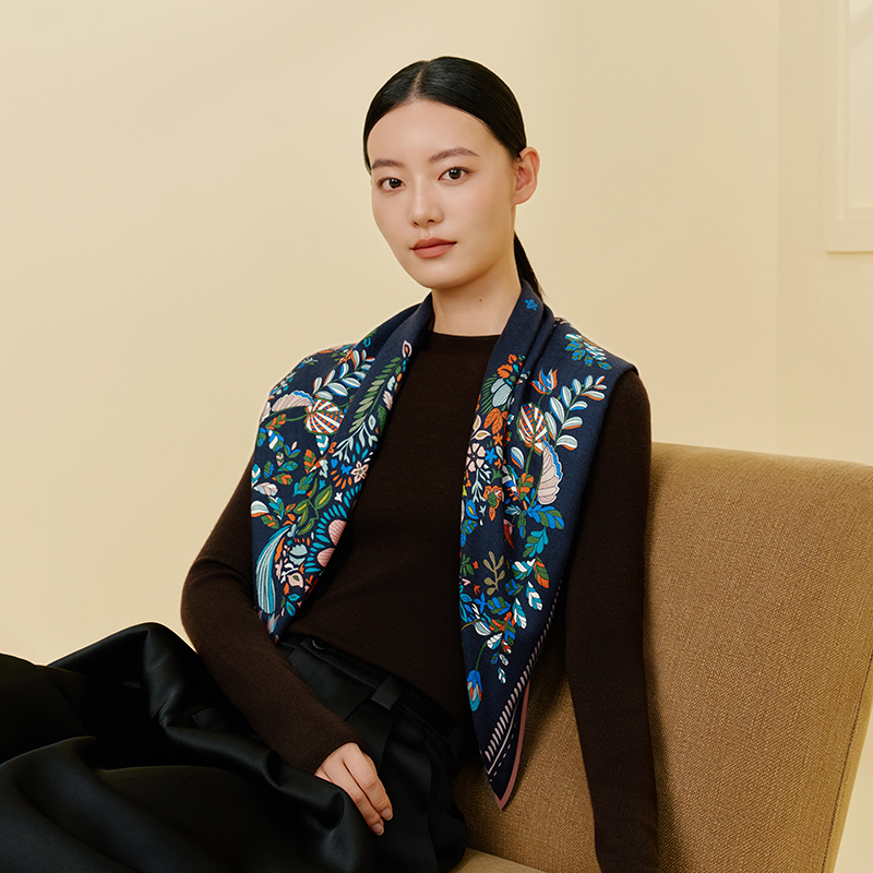 骐骥花丛-双面印花丝羊毛围巾万事利2026春夏专柜新品