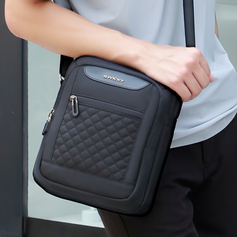 SWICKY大容量多功能单肩包休闲男士斜挎包33022黑色