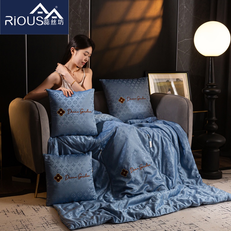 蕊丝坊家纺新款贡缎提花＋绣花德卡花园系列抱枕被