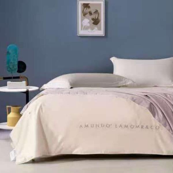 100全棉贡缎绣花蚕丝被