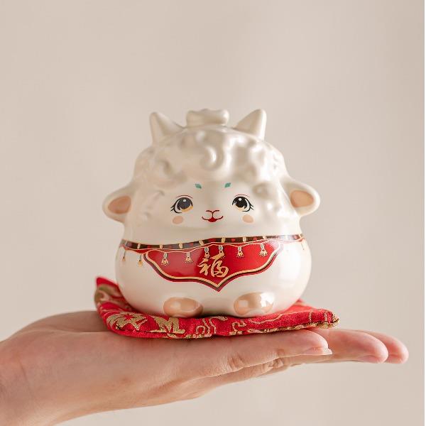 尾桥下窑福羊羊开门红伴手礼羊年储蓄罐陶瓷家居摆件年会赠品